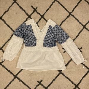 Sundance Women’s Top / Tunic Size XL White/Blue Size Great Condition